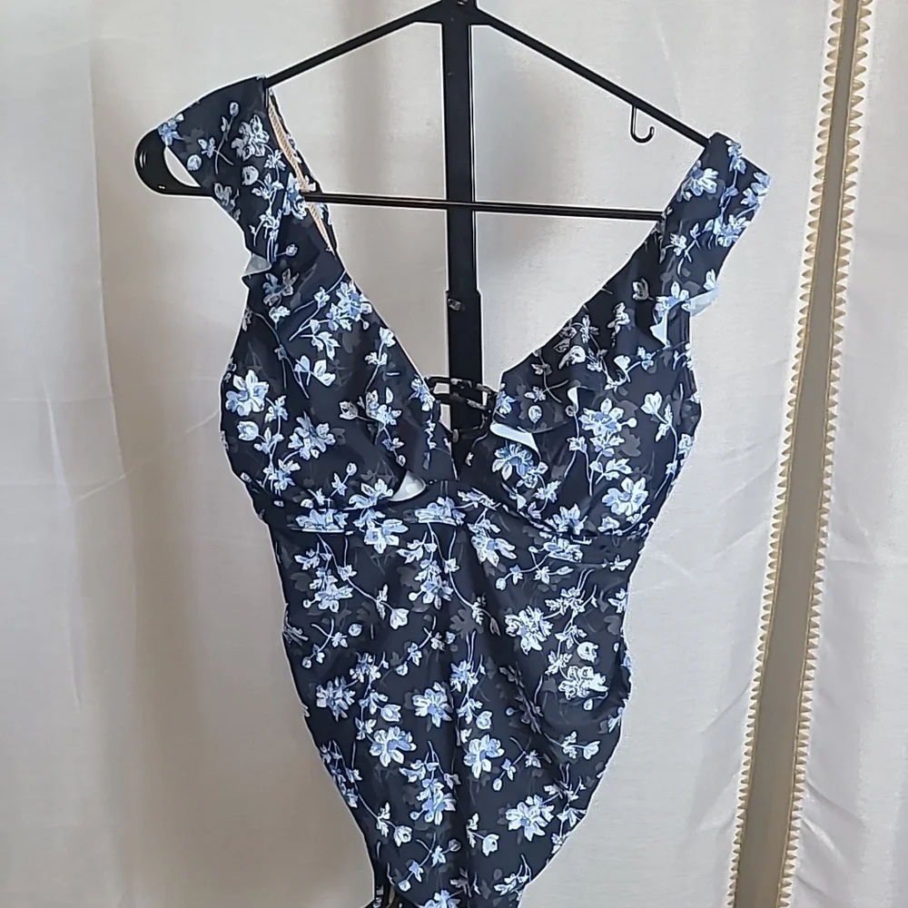 NWT A Pea In The Pod Floral Ruffled Maternity One Piece Swimsuit - Navy - Picture 2 of 9